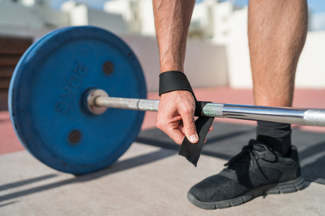 How to use weight lifting straps